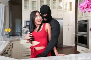 Húp lồn em giúp việc mông to khi vợ vừa ra ngoài